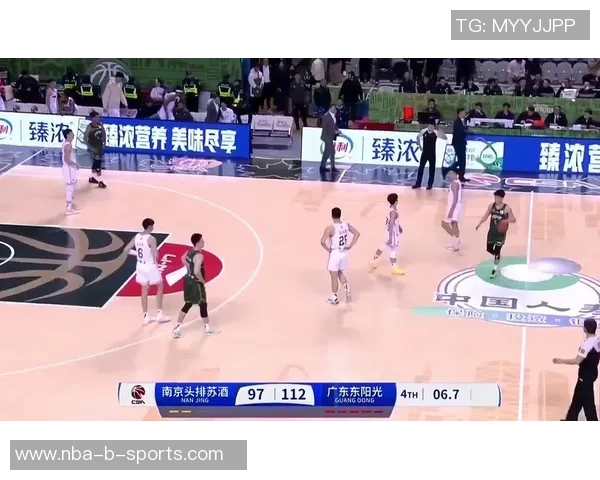 亨特高效表现助球队获胜13投7中三分球命中率高达43贡献17分4板4助